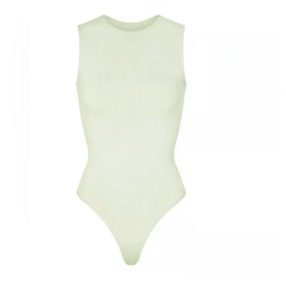 Skims Essential Bodysuit Sleeveless Crewneck Bodysuit Pistachio Green S/M NWT